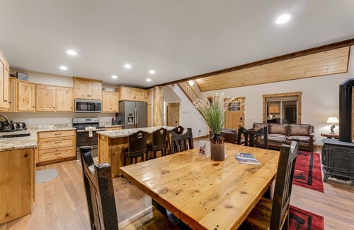 Bigfork Cabin | Five separate cabins ideal for a group getaway, near Flathead Lake & Glacier