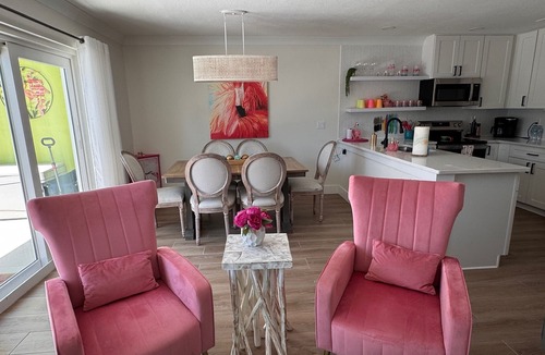 Madeira Beach House | FLAMINGO Flair & WATERFRONT Air-PURE Paradise!
