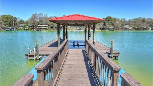 Mooresville House | Flip Flop Therapy by AvantStay