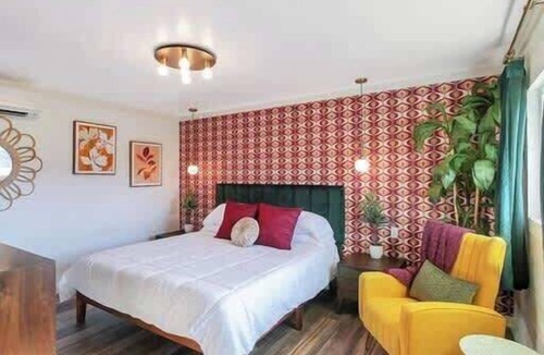 Trenton Hotel | Flower Child Room - Retro Motel Near Chattanooga