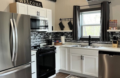 Grant Apartment | Forest Haven - 1-bedroom + Loft apartment 1.5 miles from Lake Guntersville