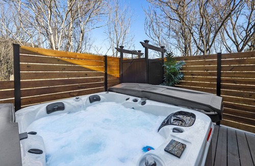 Asheville Cabin | Forestwood Cabin | Cozy Couples Cabin w/Hot Tub