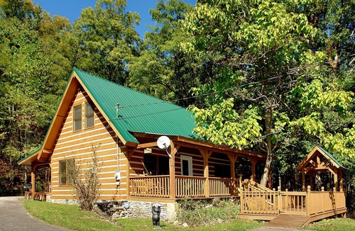 Cosby Cabin | Four Bedroom Cabin in Cosby,TN. Very Private with Beautiful Views of the Smokies