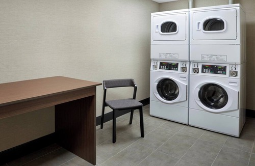 Hamilton Hotel | Four Points by Sheraton Hamilton - Stoney Creek