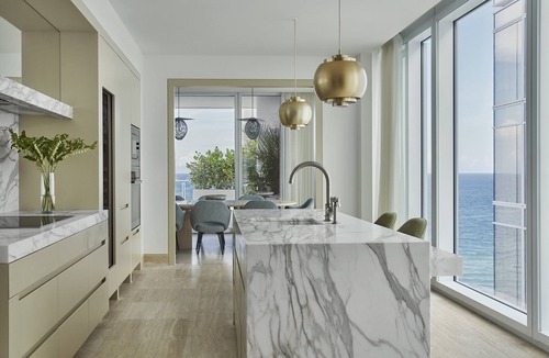 Surfside Hotel | Four Seasons Hotel at The Surf Club
