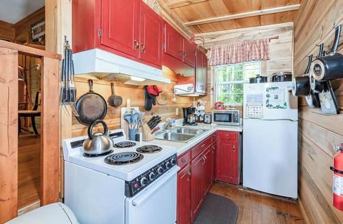 Lake Toxaway Cabin | Fox Hole Cabin - Romantic Bungalow - Hike to Dozens of Waterfalls