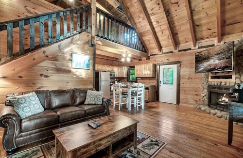 Sevierville Cabin | Free Dollywood Tix/VIEWS/Secluded/Couples/HotTub/