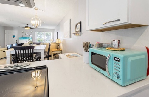 Sunnyside Villa | Front Beach Rd Gulf Escape II 2BR/2.5BA