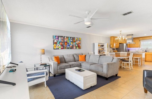 Sunnyside Villa | Front Beach Rd Gulf Escape 2BR/2.5BA