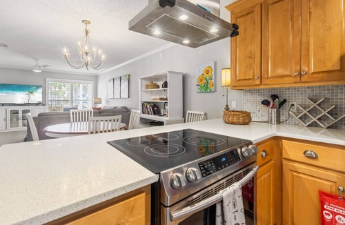 Sunnyside Villa | Front Beach Rd Gulf Escape 2BR/2.5BA