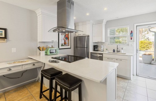 Sunnyside Villa | Front Beach Rd. Gulf Escape 4BR - 4.5BA