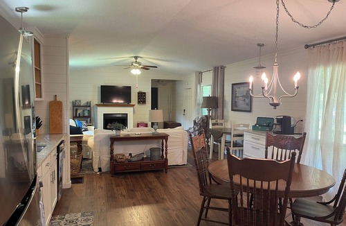 Guntersville House | Full Moon Fish Camp newly renovated lakeside retreat GREAT LOCATION & VIEWS