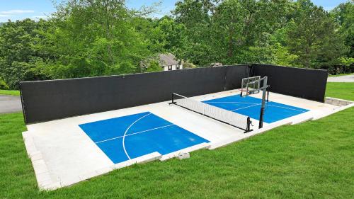 Boyds Creek House | Fun N Sun - Ultimate Backyard Pool And Game Room
