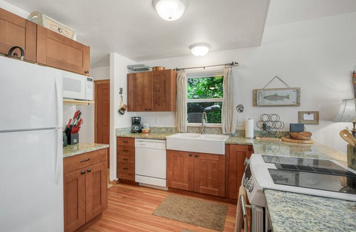 Gold Bar House | Galena's Getaway: Spacious & bright riverfront home in Cascades w/hot tub on gorgeous 3 acres