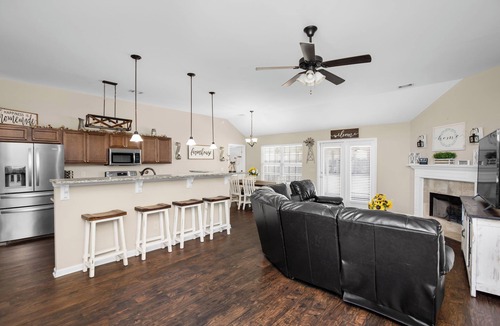 Wetumpka House | Game Room - Wind Creek Casino- RTJ Golf - 3 Beds - 2 Bath