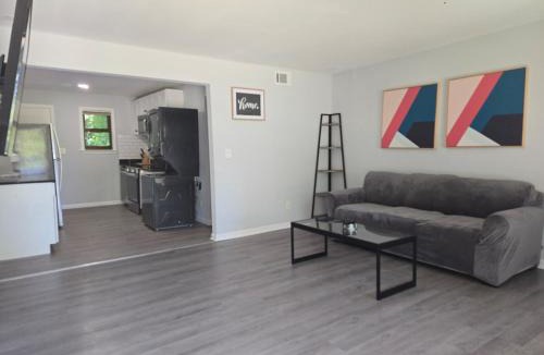 Forest Park Apartment | Gate City Getaway