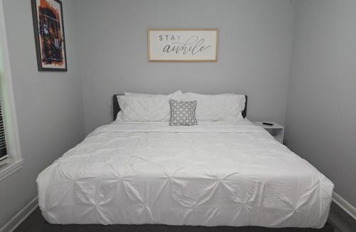 Forest Park Apartment | Gate City Getaway