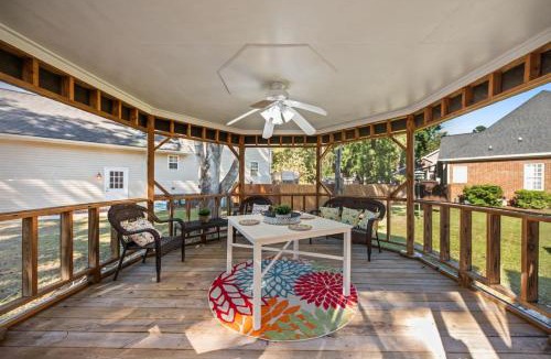 North Charleston House | Gathering Oak Manor - Treasured Times Together