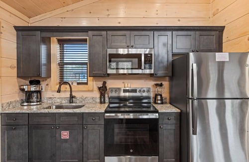 Rocky Grove Cabin | Gatlinburg 23 min + Hot Tub + Fire Pit #1