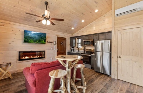 Rocky Grove Cabin | Gatlinburg 23 min + Hot Tub + Fire Pit #1