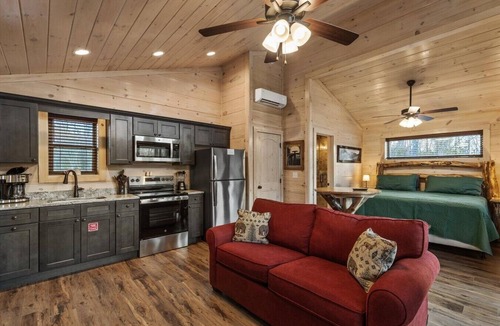 Rocky Grove Cabin | Gatlinburg 23 min + Hot Tub + Fire Pit #1
