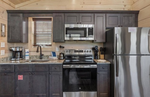 Rocky Grove Cabin | Gatlinburg 24 min + HotTub +King Bed #9