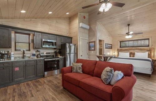 Rocky Grove Cabin | Gatlinburg 24 min + HotTub +King Bed #9