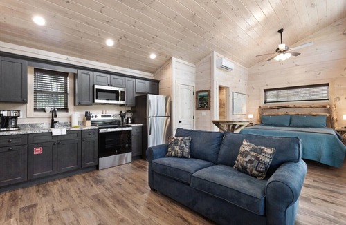 Rocky Grove Cabin | Gatlinburg 24 min + HotTub +King Bed #7
