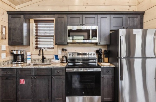 Rocky Grove Cabin | Gatlinburg 24 min + HotTub +King Bed #8