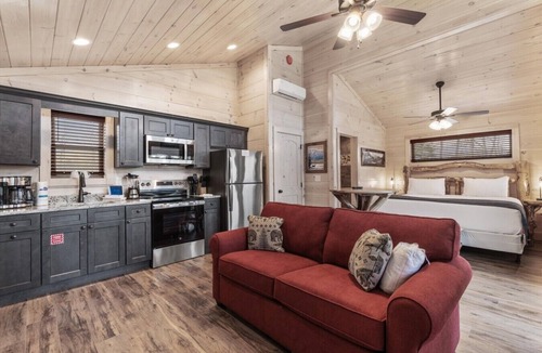 Rocky Grove Cabin | Gatlinburg 24 min + HotTub +King Bed #8