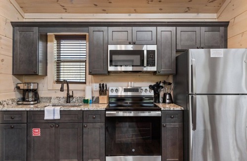 Rocky Grove Cabin | Gatlinburg 24 min + HotTub +King Bed #5