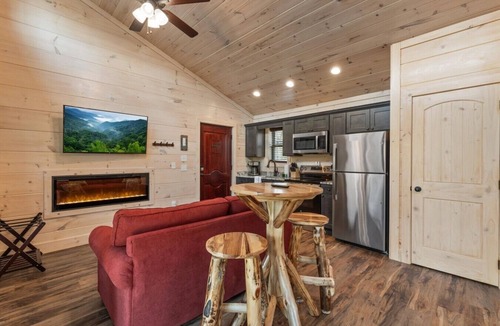 Rocky Grove Cabin | Gatlinburg 24 min + HotTub +King Bed #5