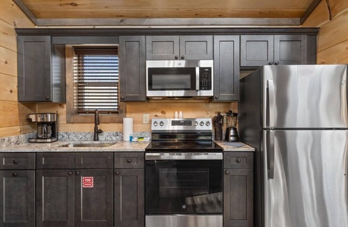 Rocky Grove Cabin | Gatlinburg 24 min + HotTub +King Bed #2