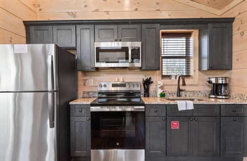 Rocky Grove Cabin | Gatlinburg 24 min + HotTub +King Bed #3
