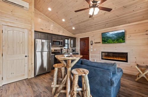 Rocky Grove Cabin | Gatlinburg 24 min + HotTub +King Bed #3