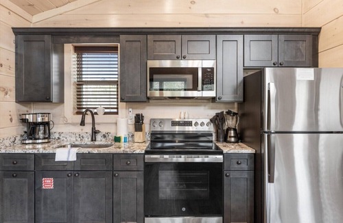Rocky Grove Cabin | Gatlinburg 24 min with HotTub +King Bed #6