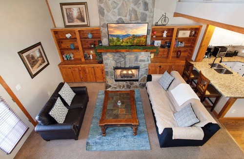 White Oak Lodge House | Gatlinburg Escape for 6 w Sauna & Community Pool!