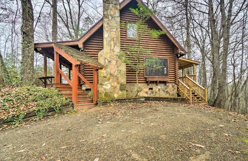 Gatlinburg Cabin | Gatlinburg Log Cabin w/Hot Tub & Mountain Views!