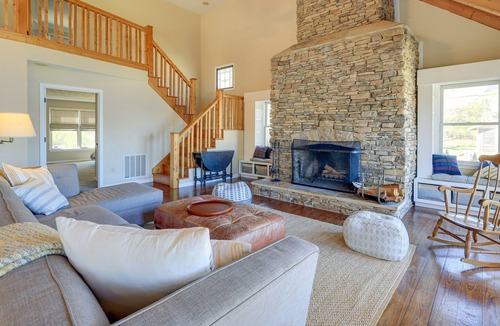 Jackson House | Georgia Vacation Rental on Jackson Lake w/ Dock