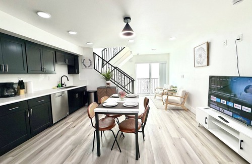 Van Nuys House | Gilmore One