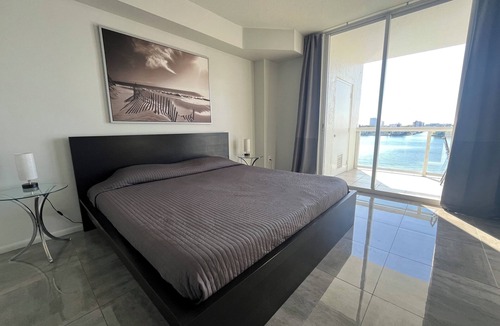 Sunny Isles Beach Condo | Golden Bay 608,
