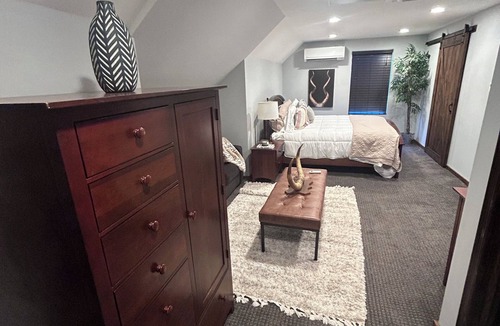 Arley House | Gorgeous 1-Bedroom Guest Suite on Charming Lake Property
