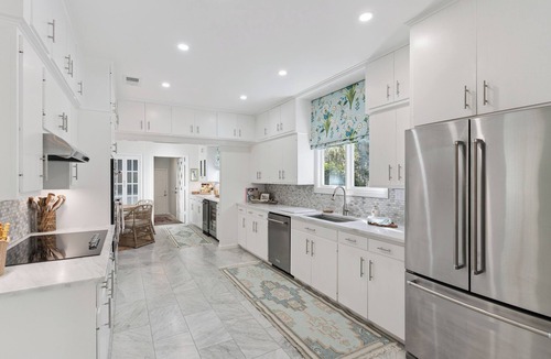 Sea Island House | Gorgeous 4 Bedroom Sea Island Cottage, Renovate, Beautifully Decorated, w/Pool