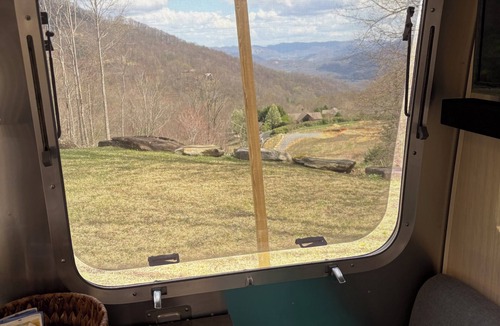 Settlers Ridge House | Gorgeous Airstream with Amazing Views on Secluded Property!