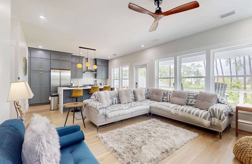Oak Court House | Gorgeous coastal home with private pool and close to beach and golf privileges