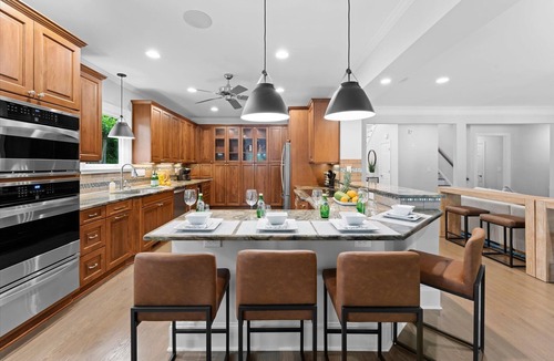 Mooresville House | Grand Bay w/Hot Tub, 440' Shoreline & Optional Boat Rental