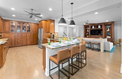 Mooresville House | Grand Bay w/Hot Tub, 440' Shoreline & Optional Boat Rental