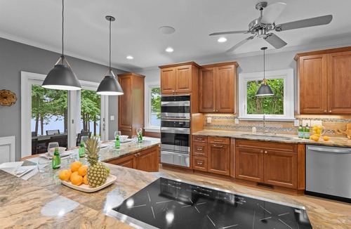 Mooresville House | Grand Bay w/Hot Tub, 440' Shoreline & Optional Boat Rental
