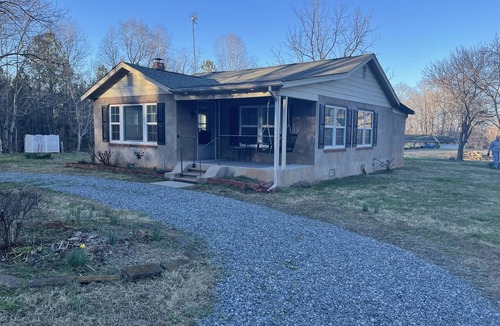 Mill Spring Cottage | Granny Ruby’s Cottage near TIEC
