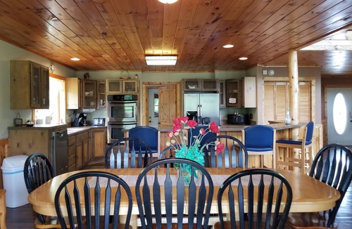 Sevierville Cabin | Great BIG CABIN! PRICE CUT & READY TO GO. CLOSE TO DOLLYWOOD & THE ISLAND.